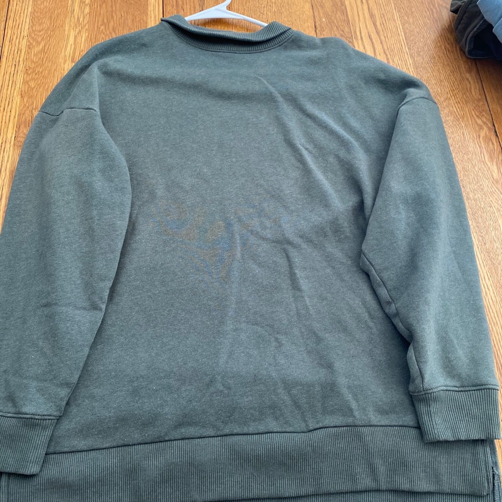 American eagle sweater